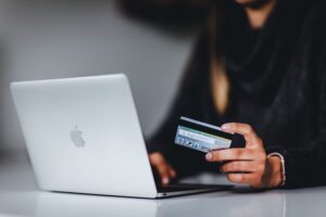 A woman using a credit card for online shopping. 