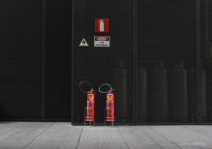 one of the fire safety tips for homeowners is to have a pair of fire extinguisher tanks 