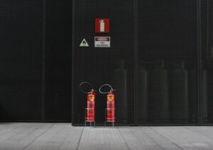 one of the fire safety tips for homeowners is to have a pair of fire extinguisher tanks 