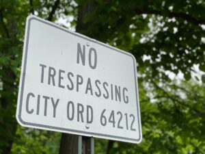  no trespassing sign 
